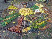 Land Art Kunstwerk aus Naturmaterialien